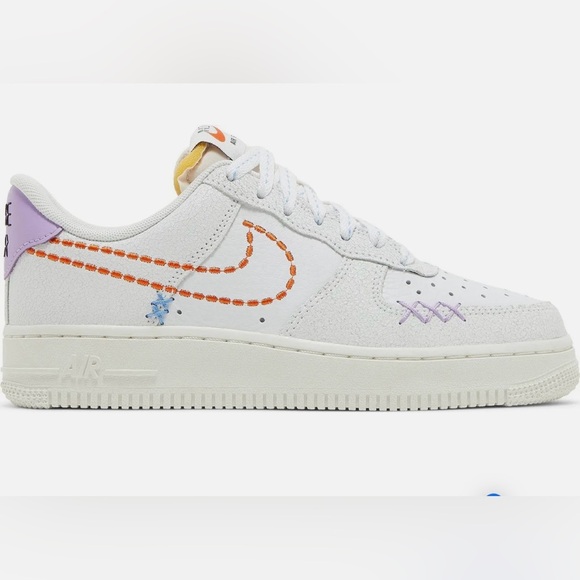 Womens Nike AIR FORCE 1 LOW '07 SE - Picture 2 of 11